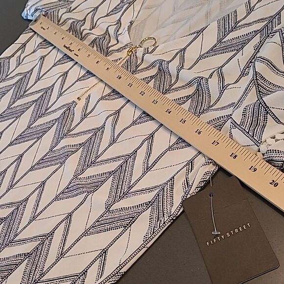 Fifty Street sz PL geometric design tunic top NWT - Picture 5 of 8